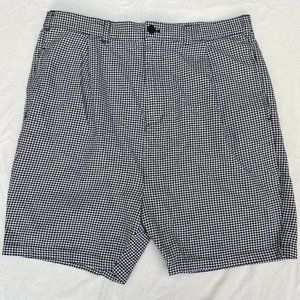 Gently used pair of PacSun houndstooth pattern men's shorts 35 waist 5.5 inseam